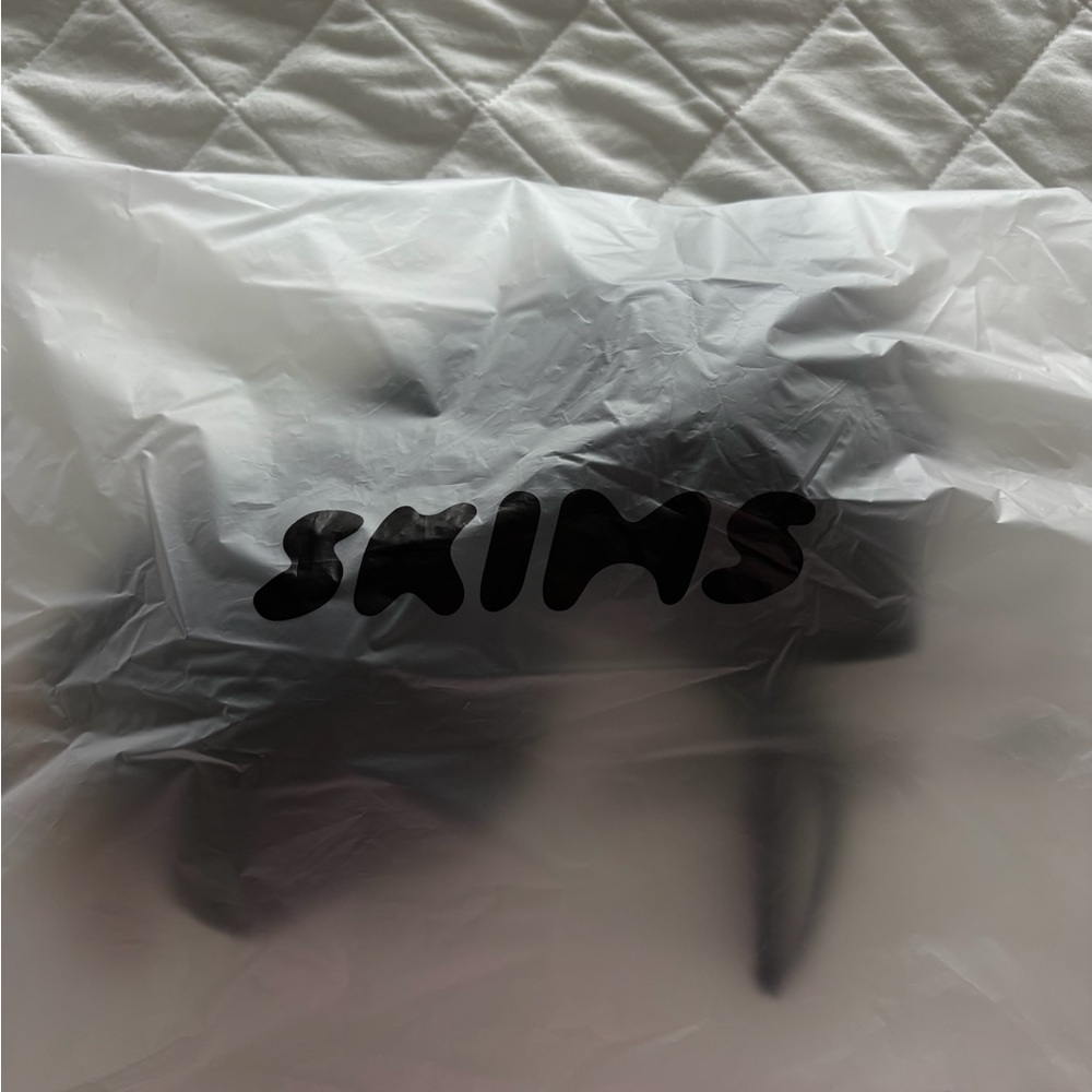 NWT Skims bra 34D